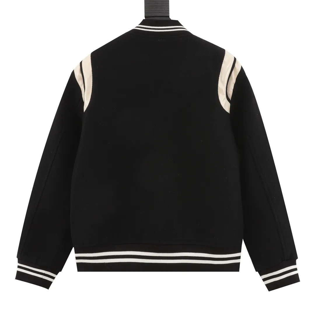 P710 Saint Laurent Paris/Saint Laurent classic leather baseball collar jacket SLP classic color matching baseball jacket baseball jacket, channel boutique. The most popular baseball jacket for trendy men and trendy women. There are versions at all levels in the market (you must compare the details). The most powerful quality control has been producing and researching baseball uniforms for 7 years. The details are exquisite. With it, you are the most beautiful boy in the world. The paint-coated full-face four-button buckle (button with LOGO), the average weight of the fabric is nearly 900 grams, and it is made of wool + eyeliner blended, custom-woven and dyed wool with high color fastness. The lining is made of silky and delicate cupro fiber material. The lining pocket only has buttons on the right side! Size：46-52